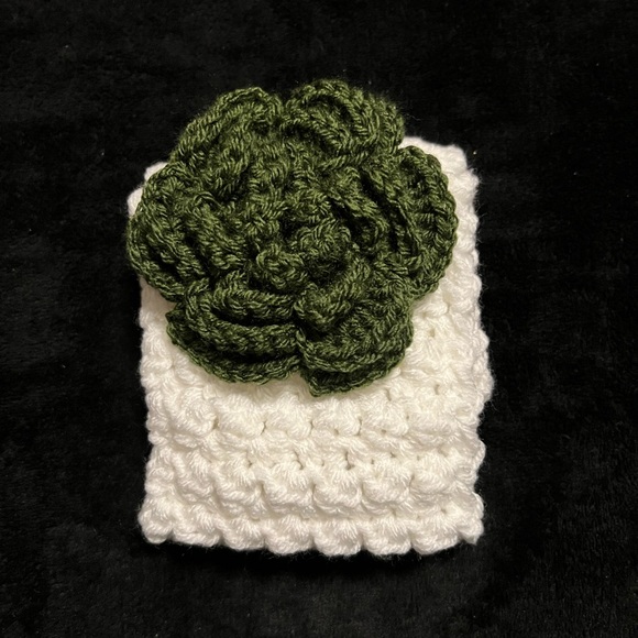 Crocheted headband with crocheted flower - Picture 2 of 3